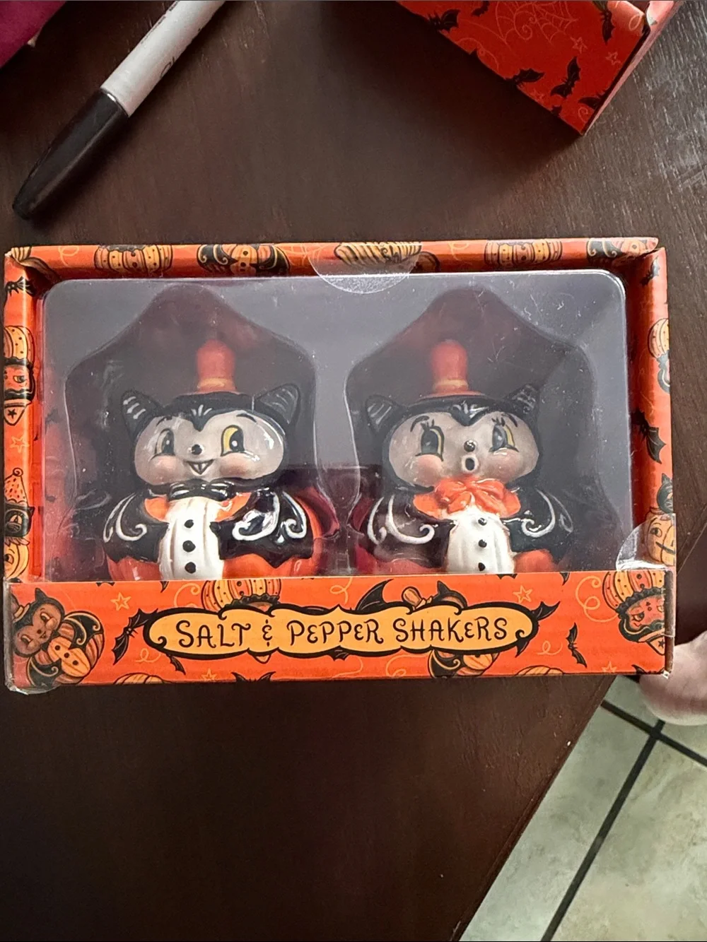 Design by Johanna Parker bats salt and pepper shaker nwt